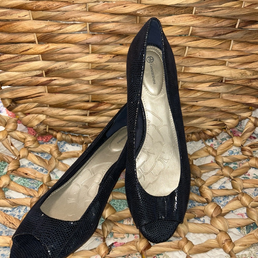 Giani Bernini Navy Blue Textured Peep Toe Flats 9.5 M
